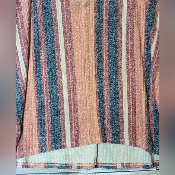 Coco + Jaimeson Fuzzy Soft Stripe Hi/Lo Drop Shoulder Tunic - Picture 7 of 16